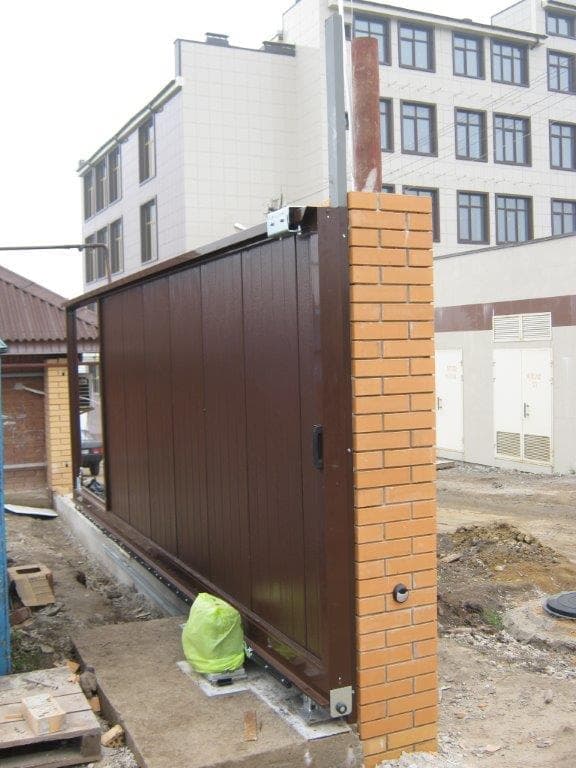 Производим установку откатных ворот в Новокубанске, беремся за проекты любой сложности. Опыт работы наших сотрудников - более 12 лет. Цены Вас приятно удивят.
