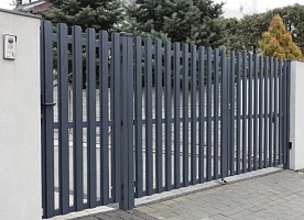 Распашные ворота Классика с вертикальной зашивкой металлическими элементами 2500х1800 мм с доставкой в #REGION_NAME#!